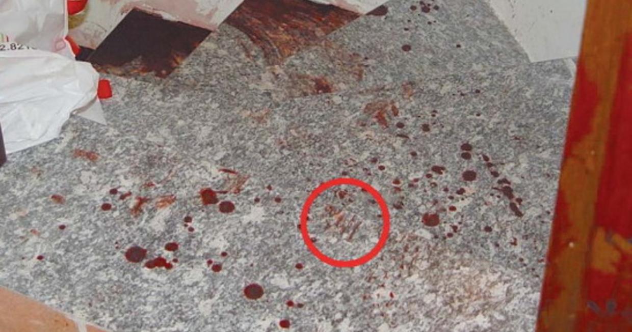 Delitto di Garlasco, individuata una nuova impronta: una scarpa insanguinata sulle scale della villetta