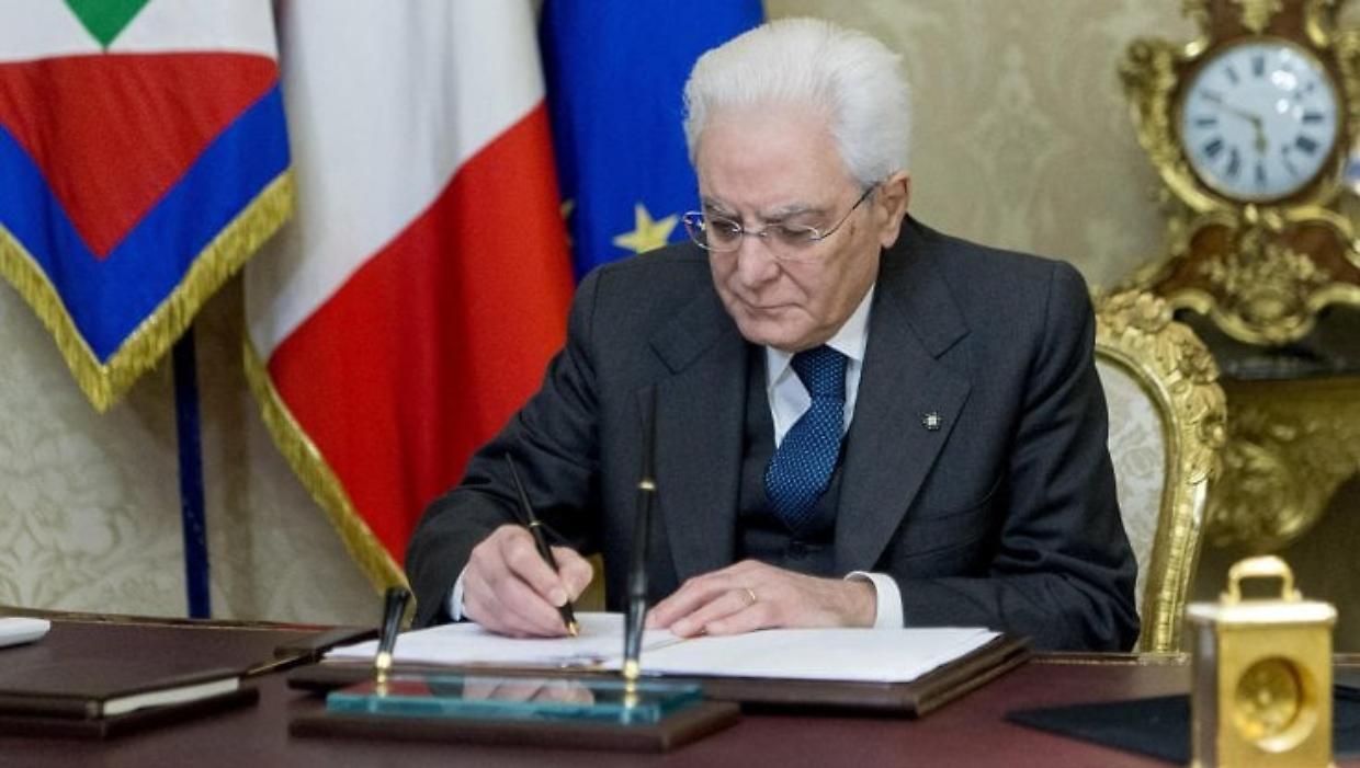 Mattarella grazia cinque condannati, tra cui un omicida e un ex calciatore
