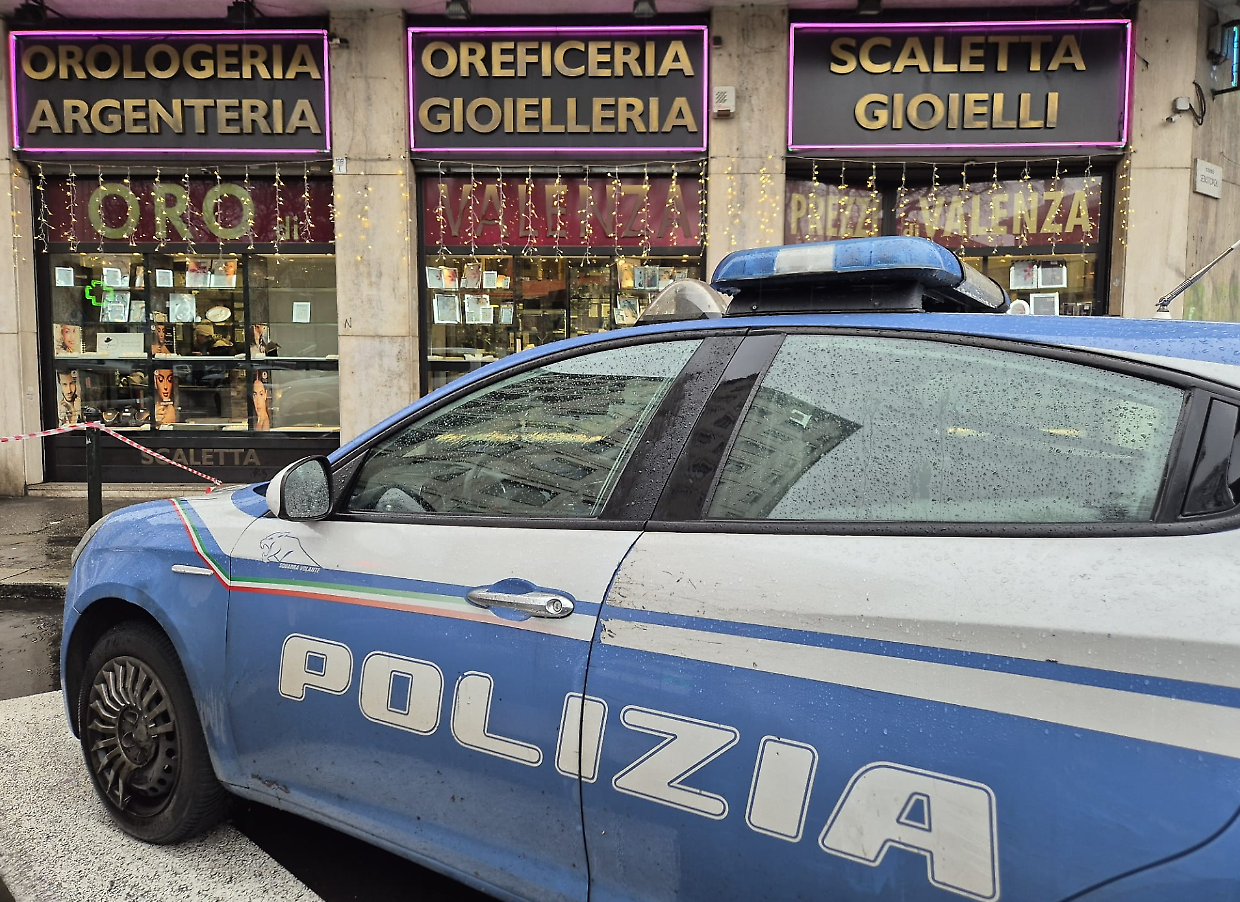 Svaligiata la gioielleria di Santa Rita: portati via gioielli e denaro