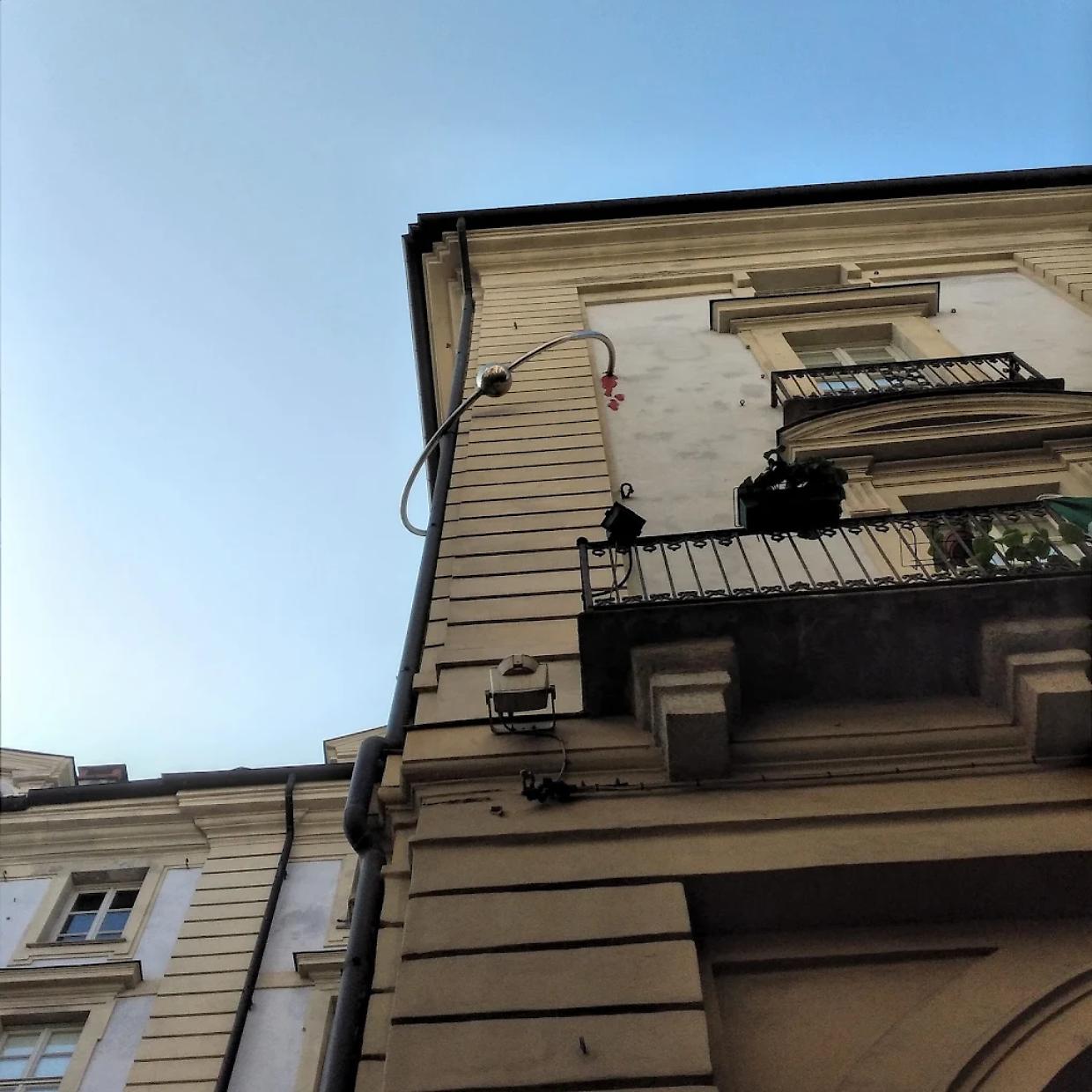 A Torino c'&egrave; un palazzo con un piercing ma molti non lo sanno