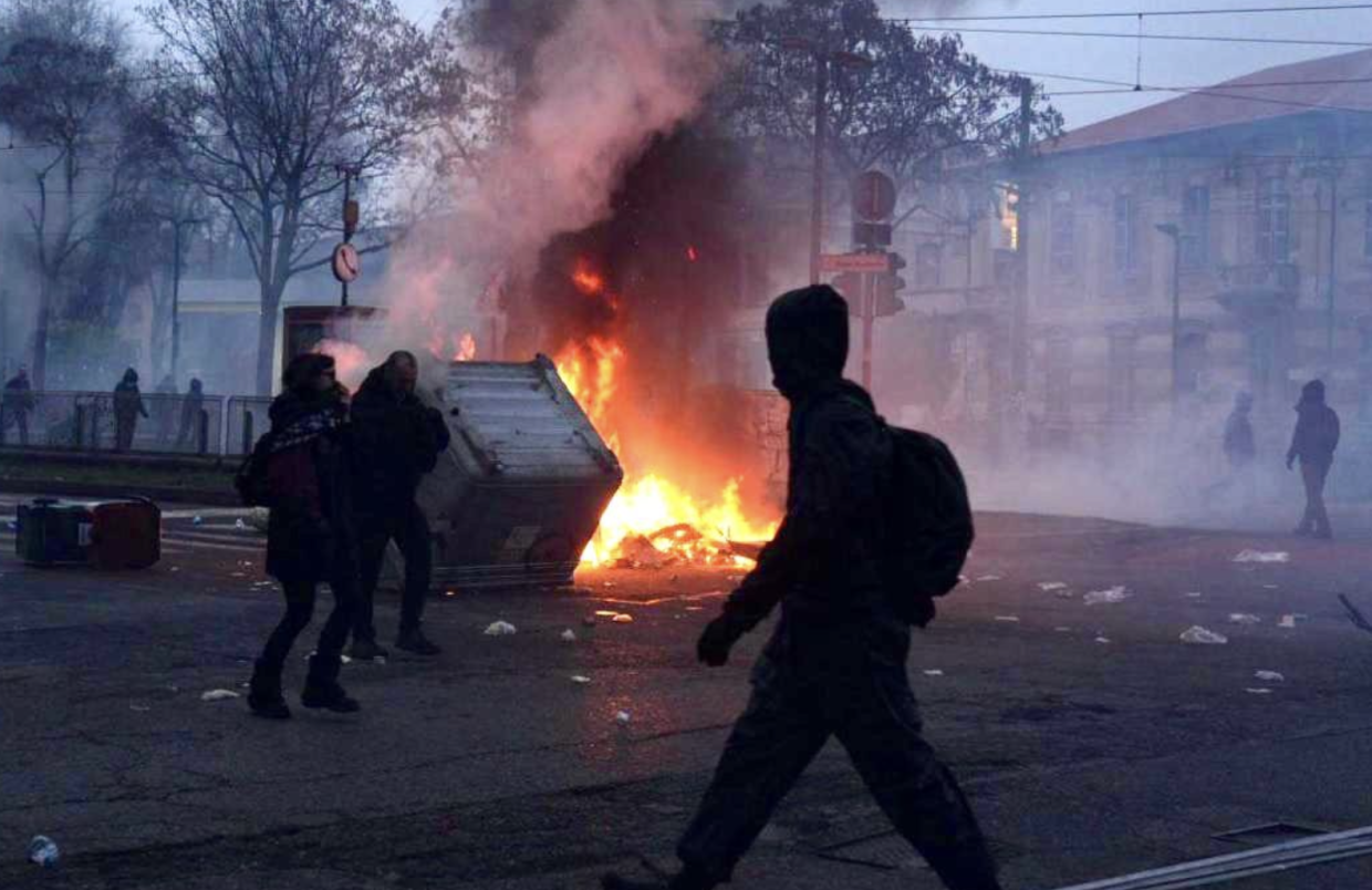 Gli scontri al corteo per Askatasuna il 20 dicembre scorso