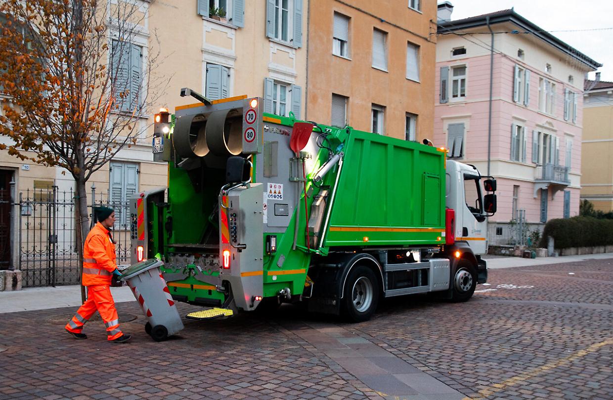 Raccolta rifiuti, ecco il calendario Amiat durante le festivit&agrave;