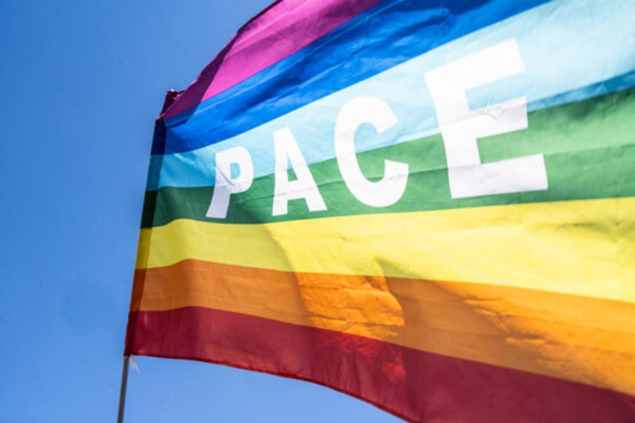 Ivrea non si arrende: duecento presenze in piazza e l'appello dei bambini per una pace senza guerre