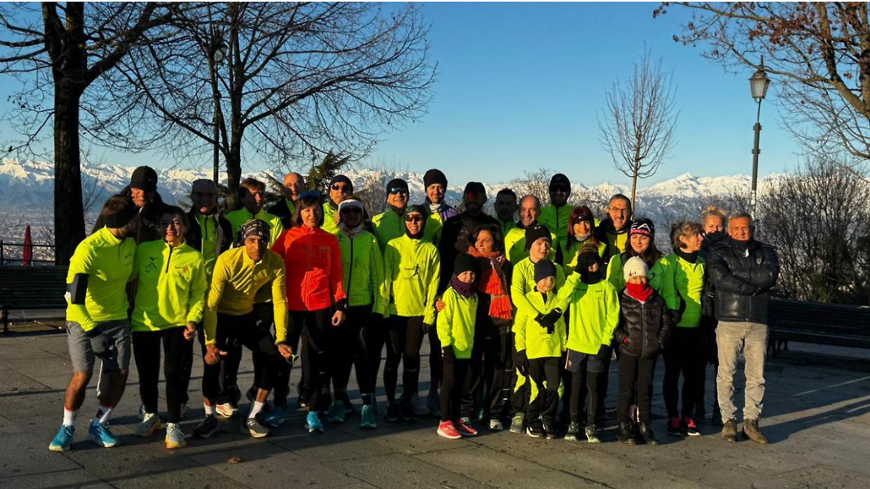 Superga, il rito di fine anno dell&rsquo;Olimpiatletica: corsa condivisa e brindisi con vista su Torino