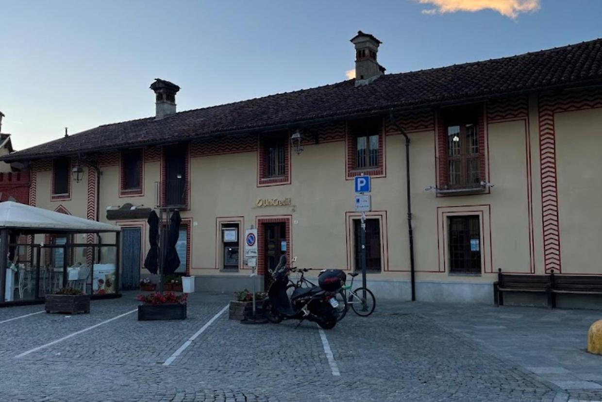 Bruino, tentato furto con esplosivo alla Unicredit, banditi in fuga