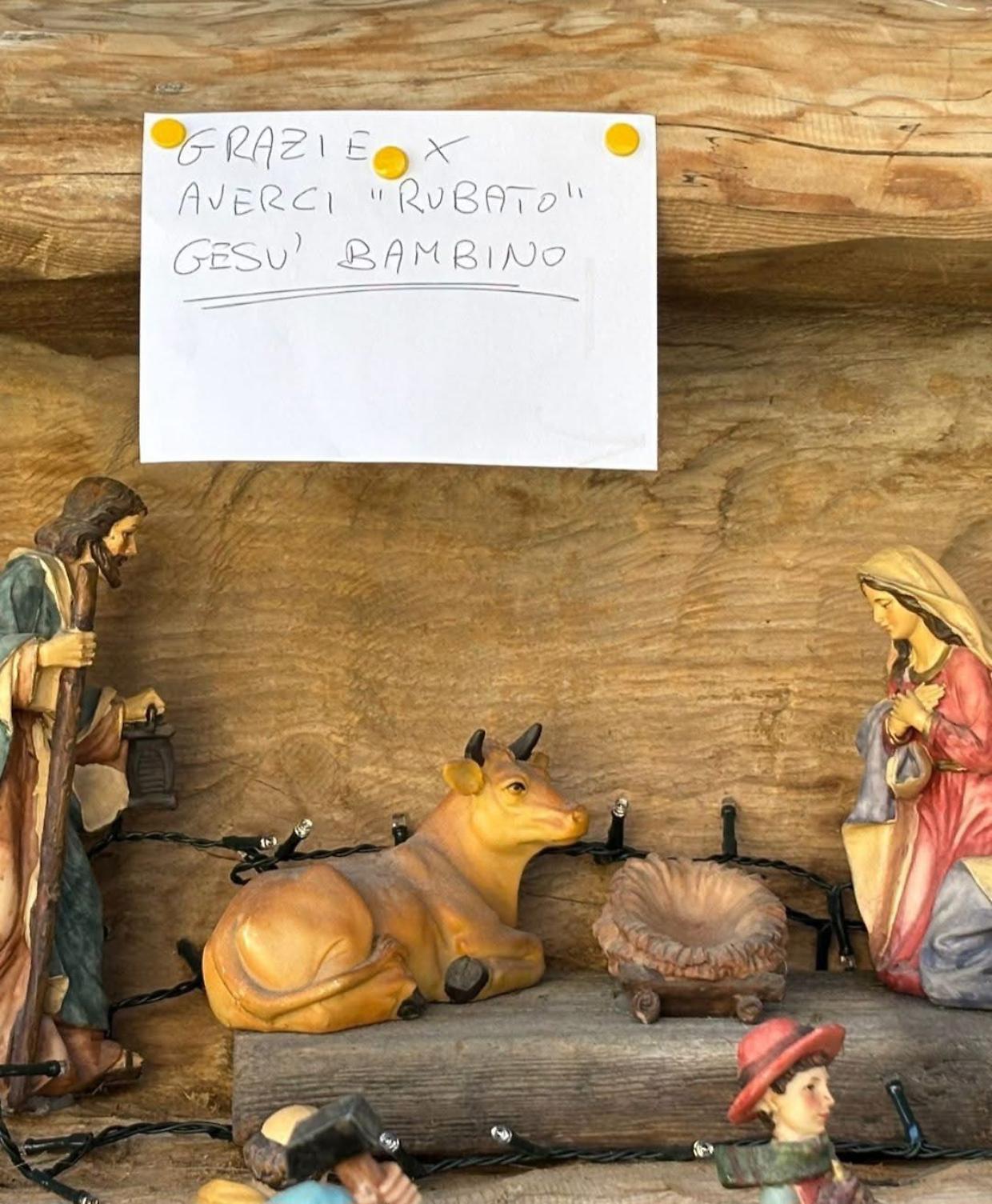 Bardonecchia, vandalizzati i presepi al Melezet: rubata la statua di Ges&ugrave; Bambino