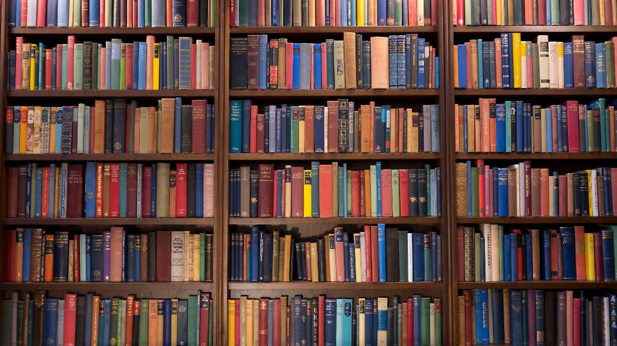 I libri pi&ugrave; acclamati del 2025: la selezione della critica internazionale