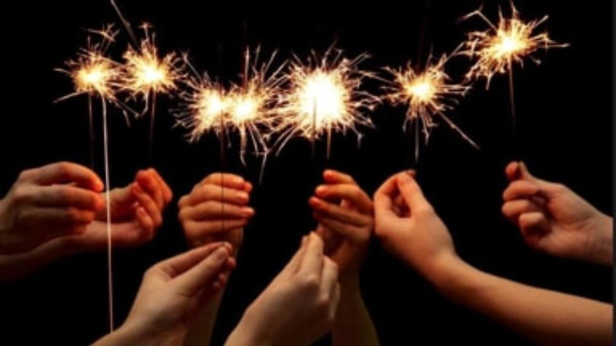 Capodanno e fuochi d&rsquo;artificio, l&rsquo;allarme dei pediatri: &laquo;Attenzione ai bambini&raquo;