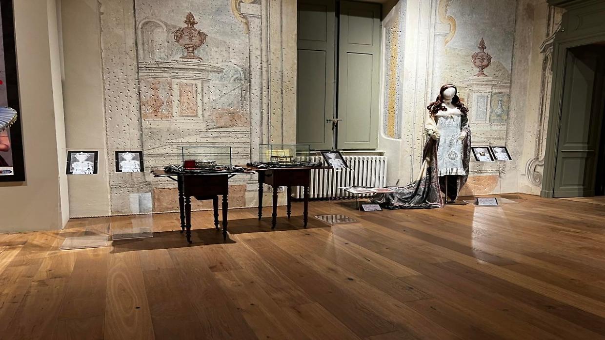 Regine conquista Ciri&egrave;: la mostra di Titti Garelli prorogata fino a febbraio 2026