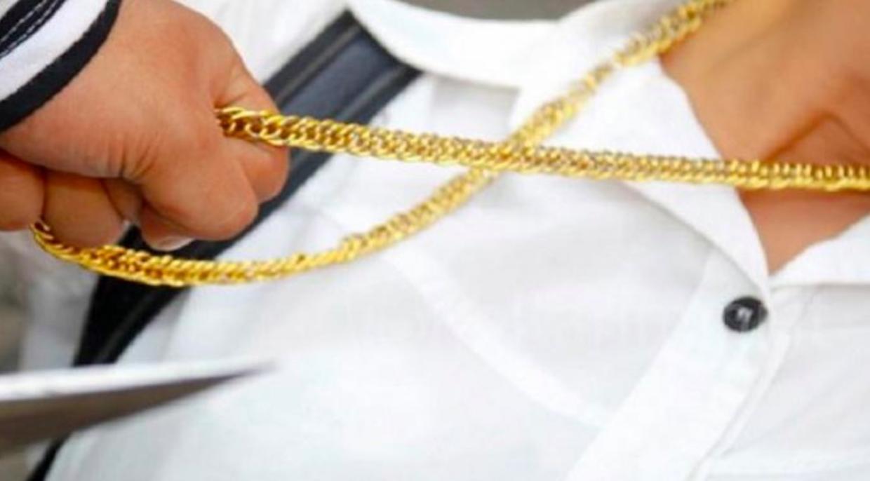 Scippo in piazza Carlo Felice