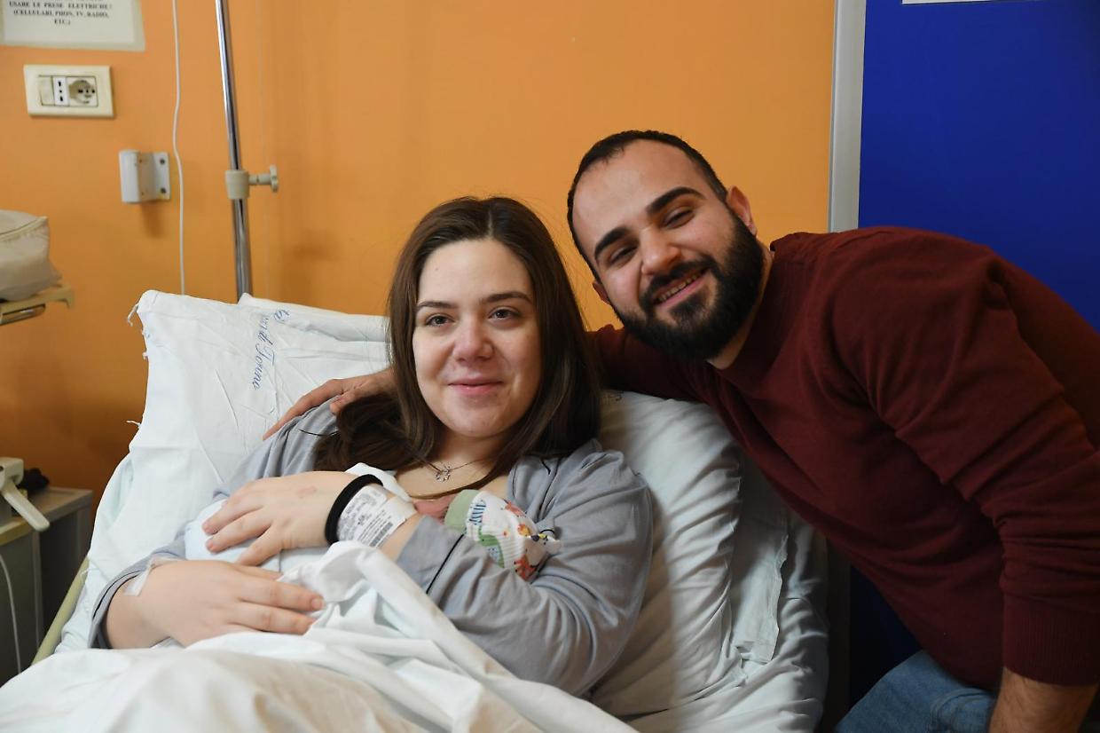 Neonata con due mamme: il Comune di Ivrea nega il riconoscimento