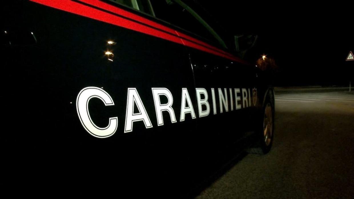 Rapina in farmacia a Pont Canavese, farmacista minacciato con la pistola: indagini e 100 telecamere al setaccio
