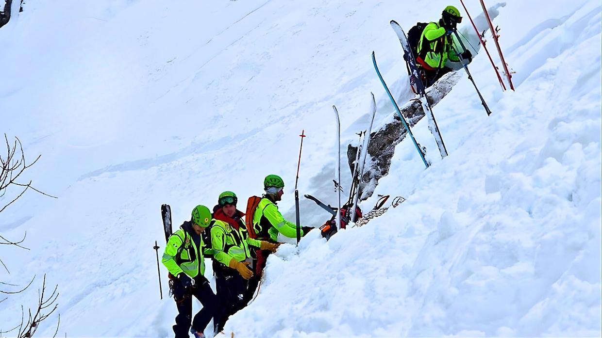 Due valanghe sulle montagne torinesi: morto uno scialpinista, ferita una donna