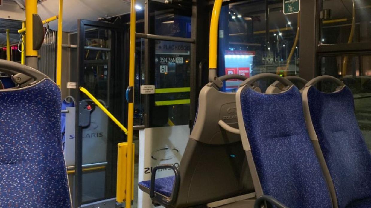 Lite sul bus della 901 a Torre Pellice: corsa bloccata, arrivano i carabinieri