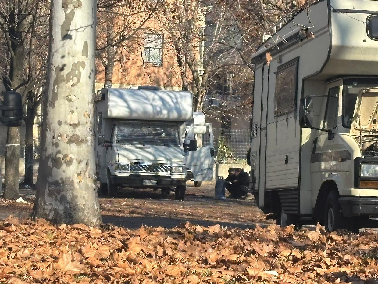 Carovane di rom che invadono Torino. La legge? C&rsquo;&egrave;. Ma non viene applicata