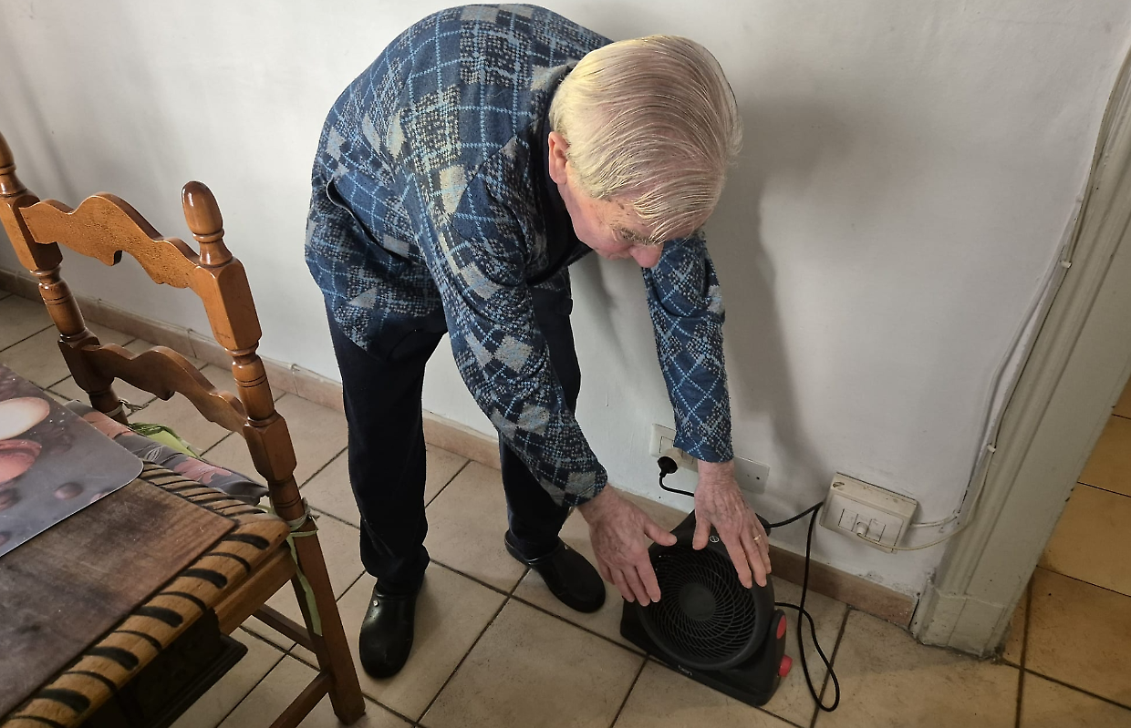 Case popolari al gelo, esplode la rabbia: minacce e gomme tagliate agli operai 