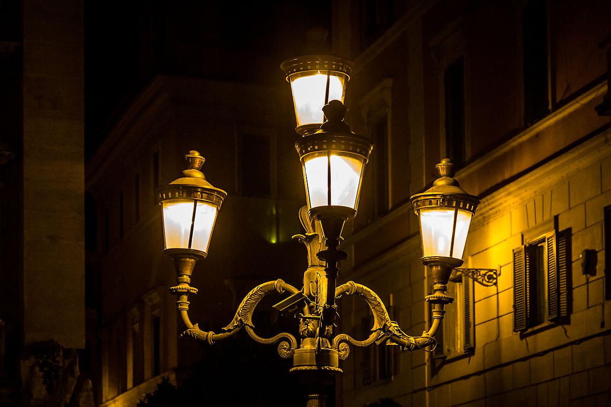 Carmagnola, guasti ai lampioni: buio in diverse vie e disagi per i residenti