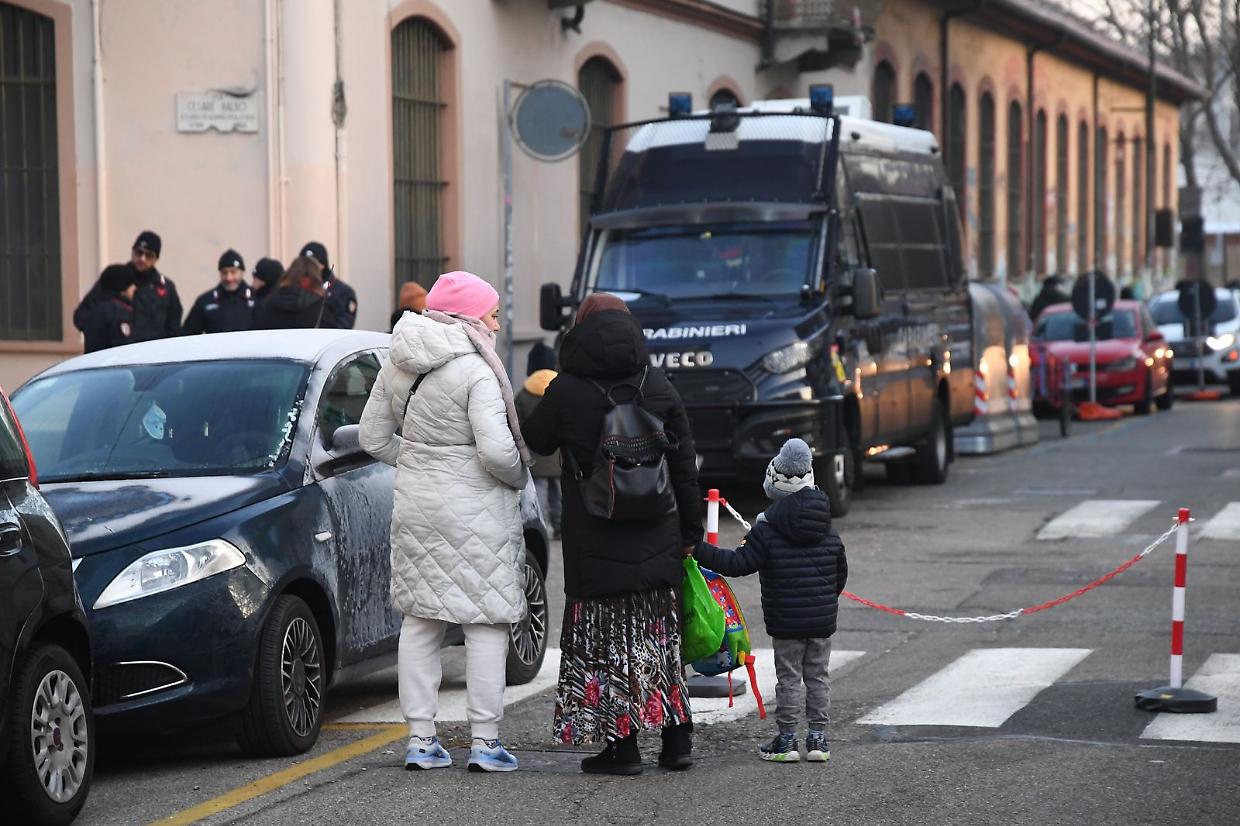 Il rientro a scuola degli alunni di Vanchiglia nell'area sgomberata da Askatasuna