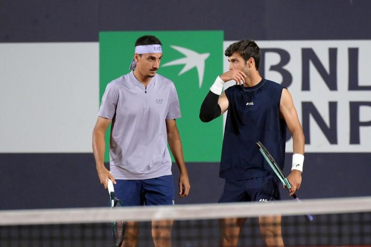 Salto doppio per Lorenzo Musetti e Lorenzo Sonego, la vittoria nei quarti a Hong Kong vale l'accesso alla finale