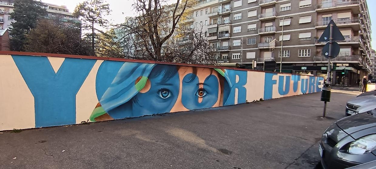 Il futuro si scrive anche &ldquo;fuori dalle righe&rdquo;: un murale ricopre l&rsquo;istituto Antonelli