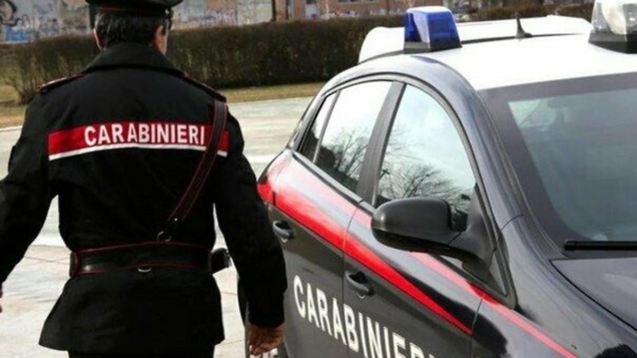 Ricatta una commerciante per un prestito fallito: condannato a Cuneo, arrestato con la busta da 600 euro
