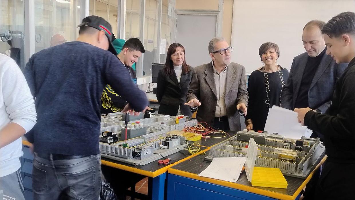 Tra cavi, circuiti, acconciature e software: cos&igrave; la Casa di Carit&agrave; forma i pi&ugrave; giovani 