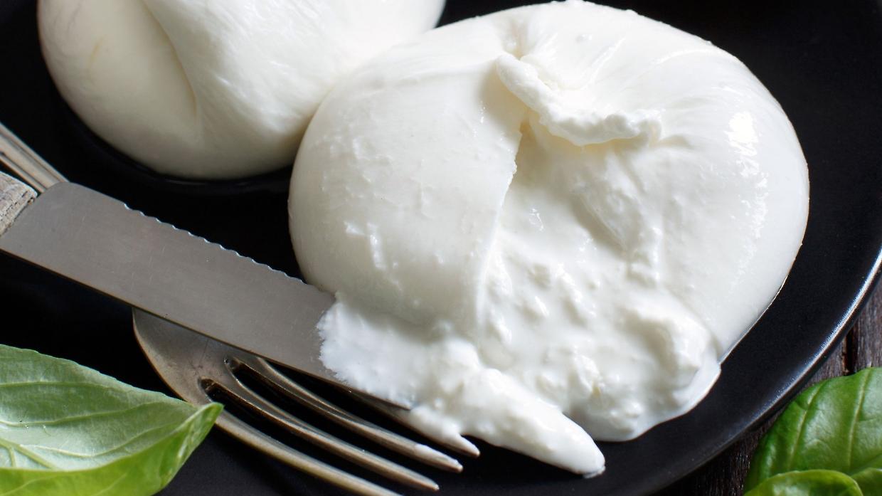 Mozzarella vs Burrata: chi vince sulle tavole italiane?