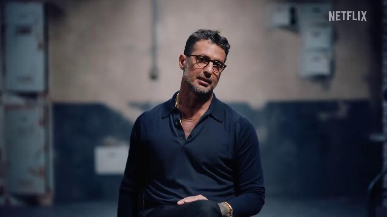 Fabrizio Corona, il racconto senza filtri nella docu-serie Netflix che riaccende il dibattito sul potere mediatico