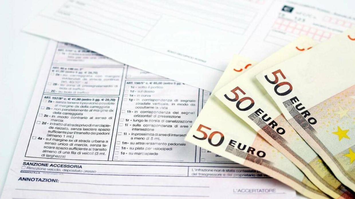 Stipendi docenti e personale ATA, ecco quando arrivano aumenti, arretrati e la tantum: tutto quello che c'&egrave; da sapere