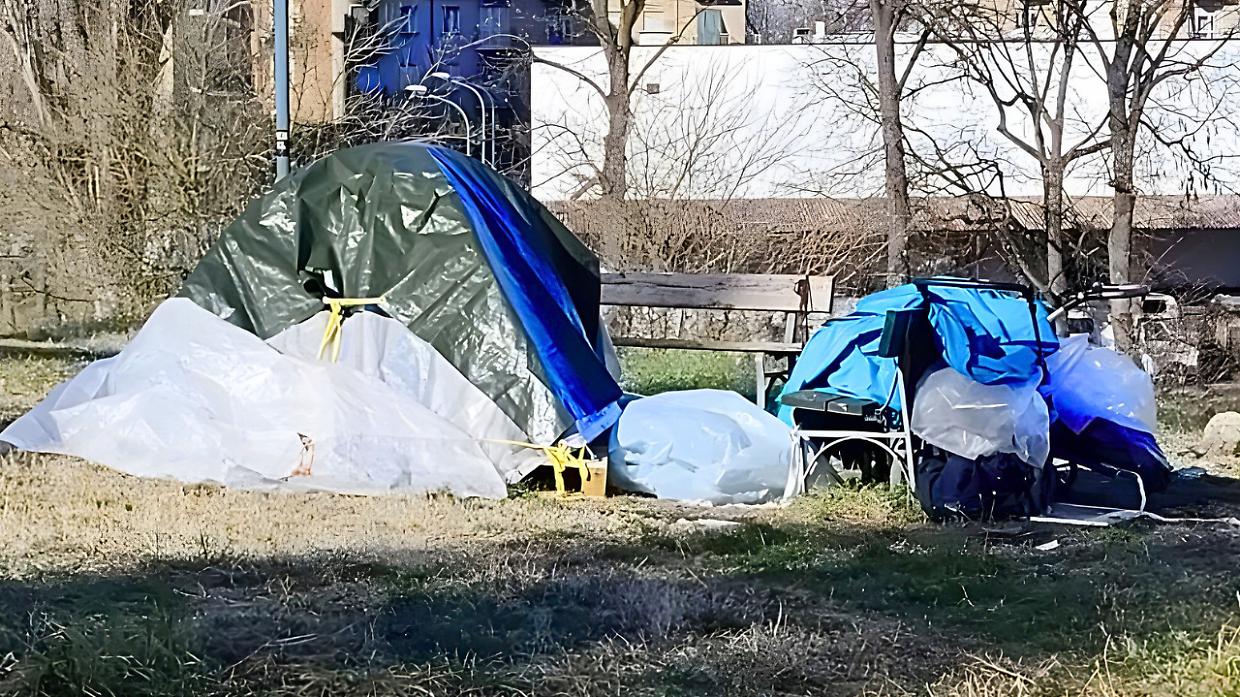 Accampati in tenda nel parco, a Torino "spunta" un nuovo campo nomadi