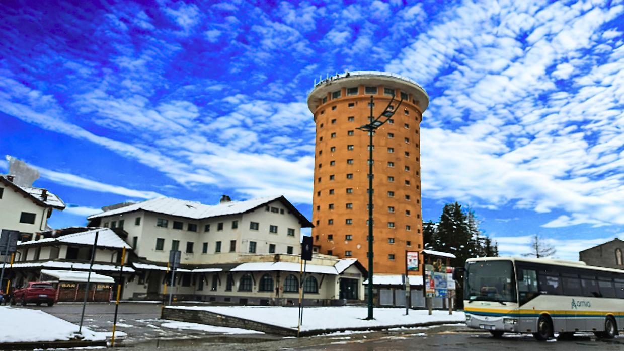 Sestriere: dopo la torre, irregolarit&agrave; anche in locali e ristoranti. &laquo;E non sappiamo quando l&rsquo;hotel riaprir&agrave;&raquo;