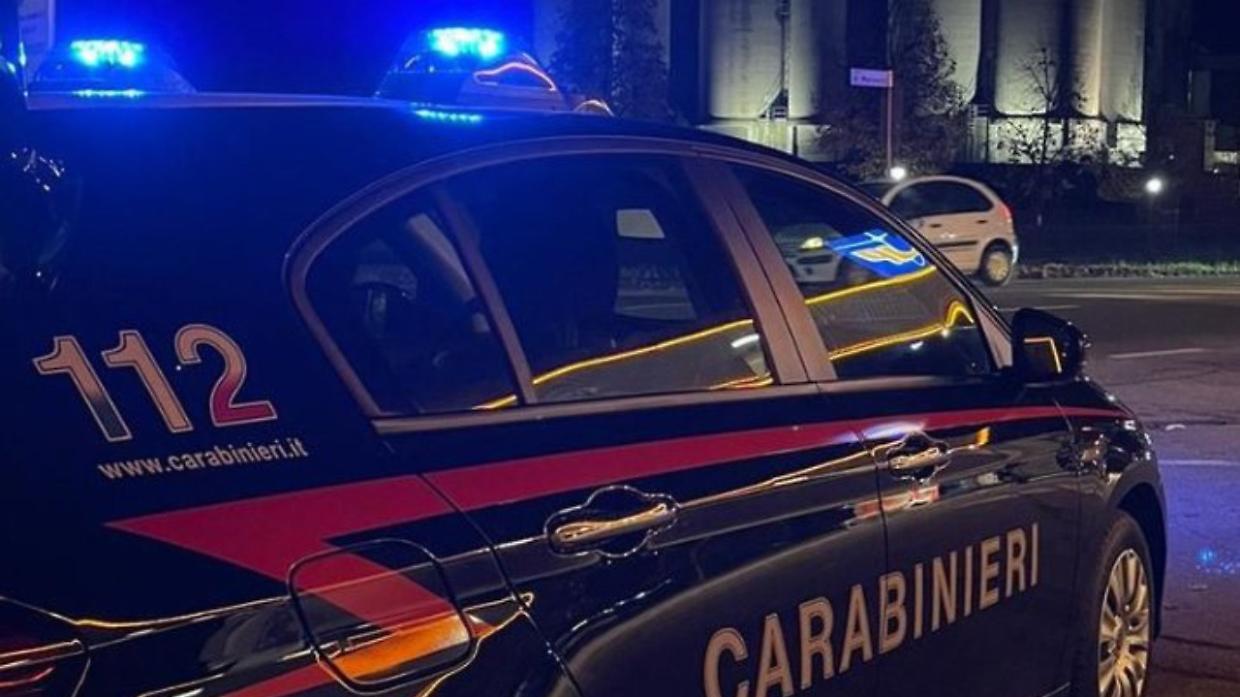 Cameri, uccide la moglie malata e poi si toglie la vita: tragedia in una villetta del Novarese