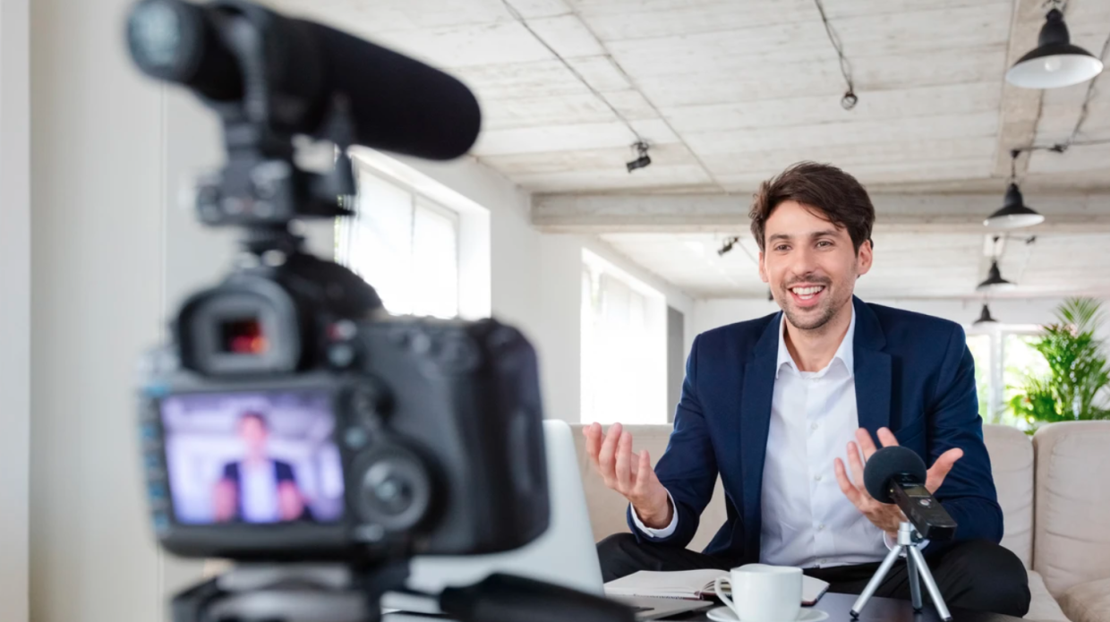 Investimenti online e influencer: cosa cambia per chi parla di finanza sui social