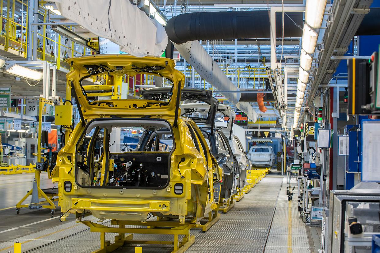 Stellantis taglia a Tychy: fino a 740 posti a rischio, sindacati in allarme