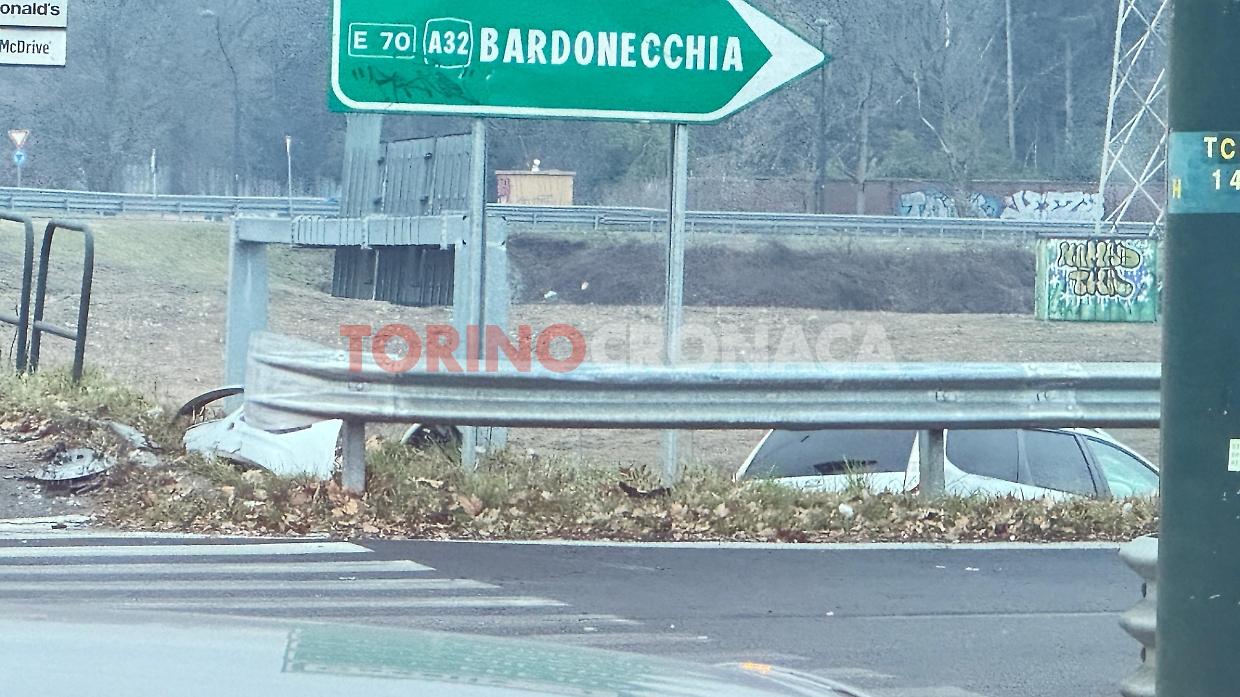 Incidente all&rsquo;ingresso della tangenziale di Stupinigi: due feriti