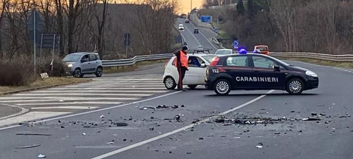 Scontro sulla circonvallazione di Cuorgn&egrave;: due feriti e traffico in tilt