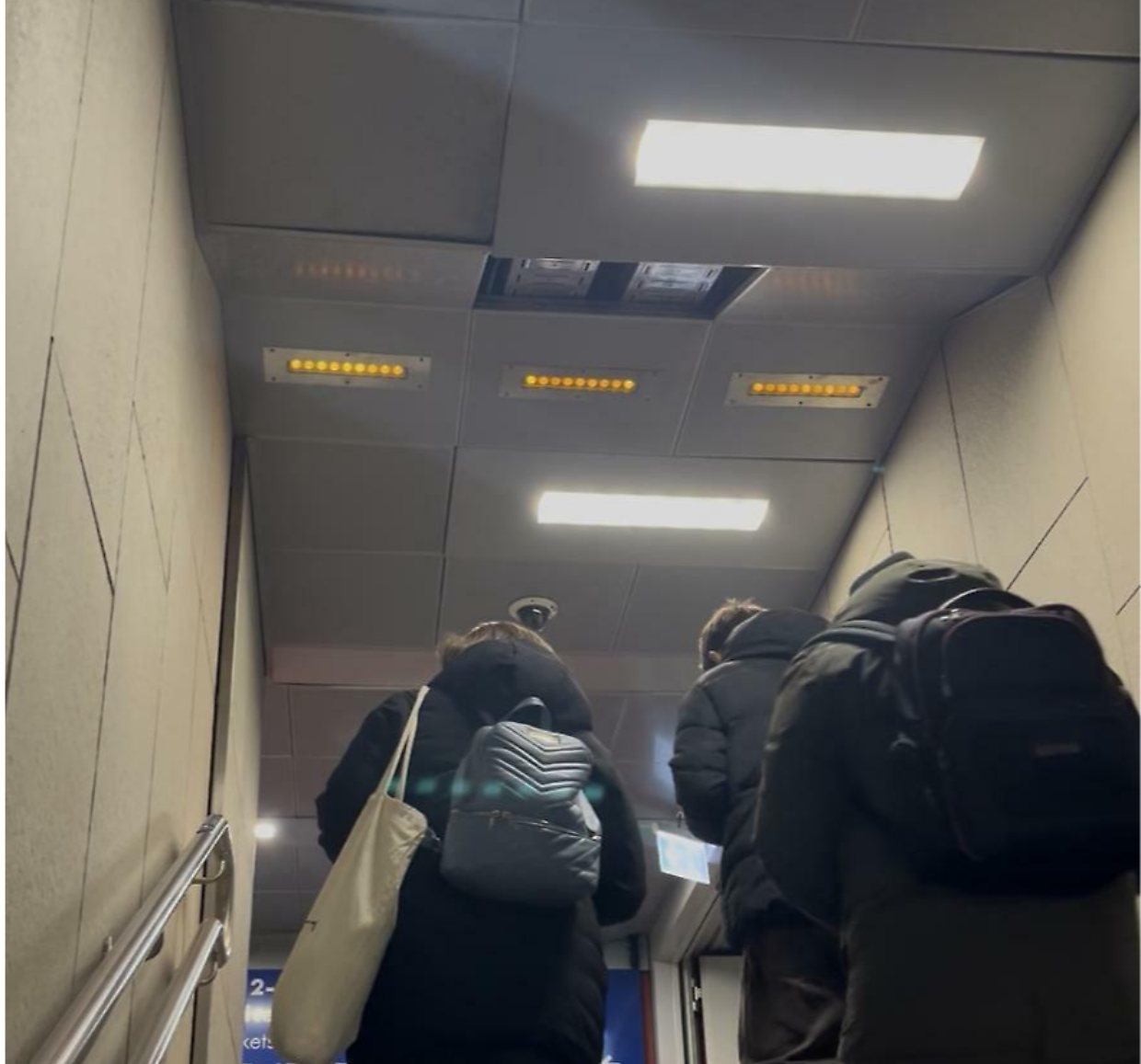 Porta Susa, "crolla" un pezzo di soffitto