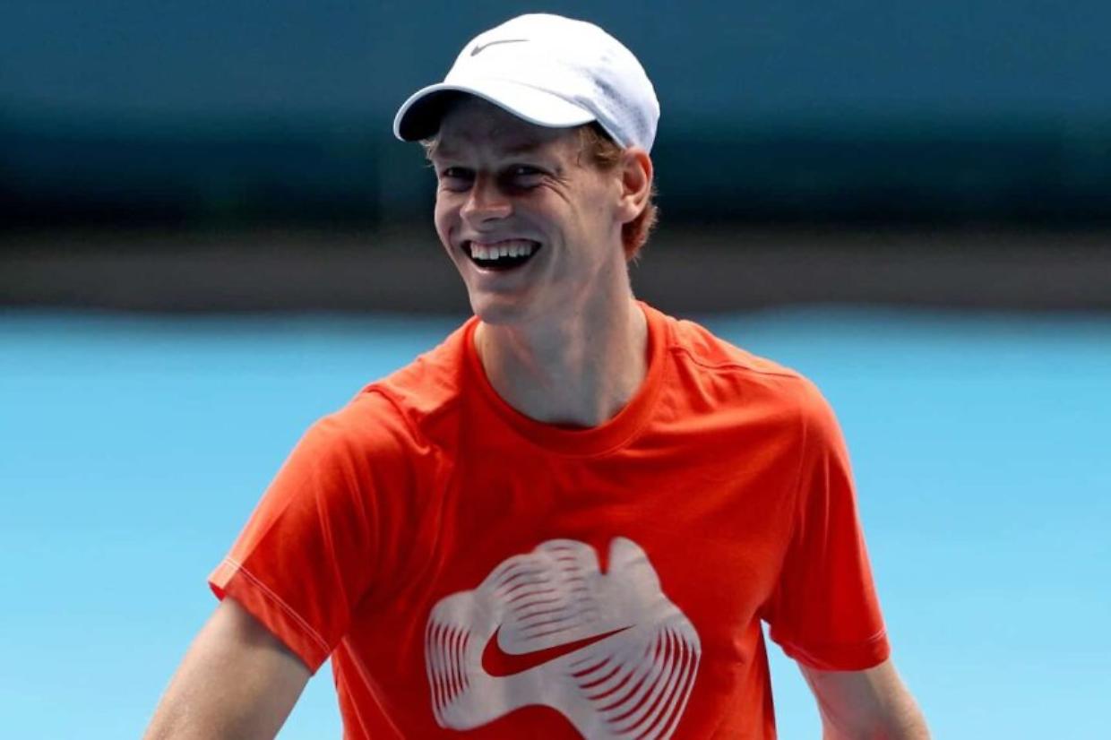 Jannik Sinner batte Felix Auger-Alliassime nell'ultima esibizione prima degli Australian Open