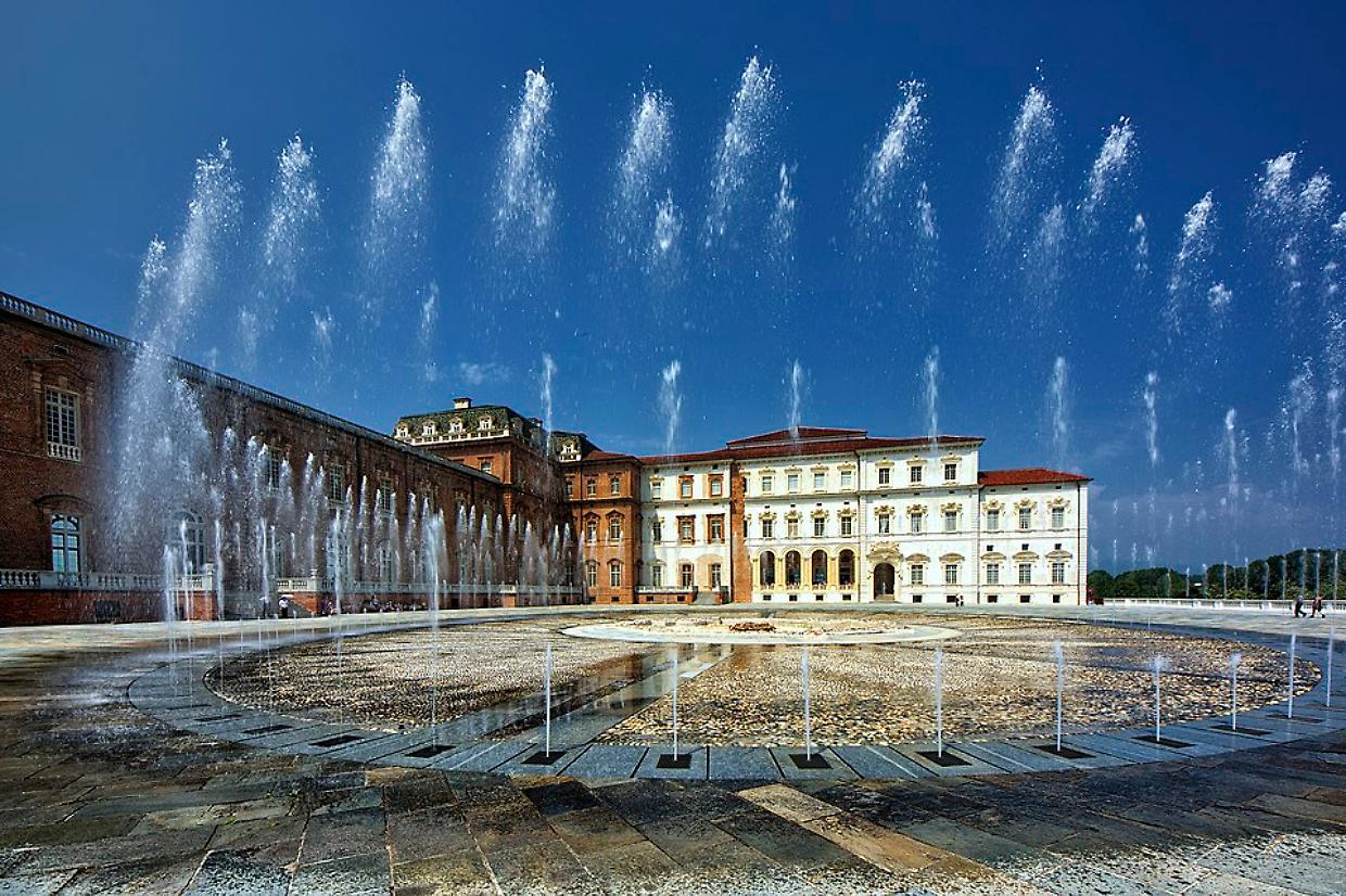 Venaria e le tessere che permettono il libero accesso alla Reggia, ai Giardini e agli appartamenti reali del Castello della Mandria per tutto il 2026: il regalo agli studenti della citt&agrave;