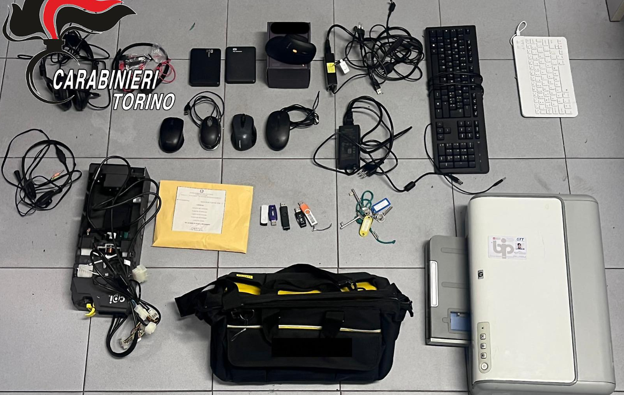 Furti nelle scuole a Venaria Reale, 42enne arrestato 