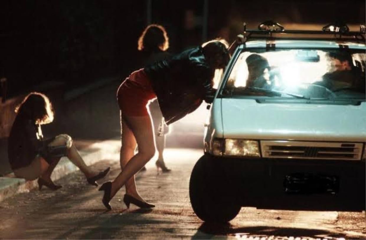 Le portavano in Italia per lavorare, poi le costringevano a prostituirsi: condannata una famiglia
