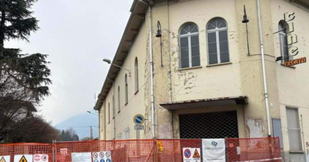 Raid vandalici al cinema in ristrutturazione a Torre Pellice