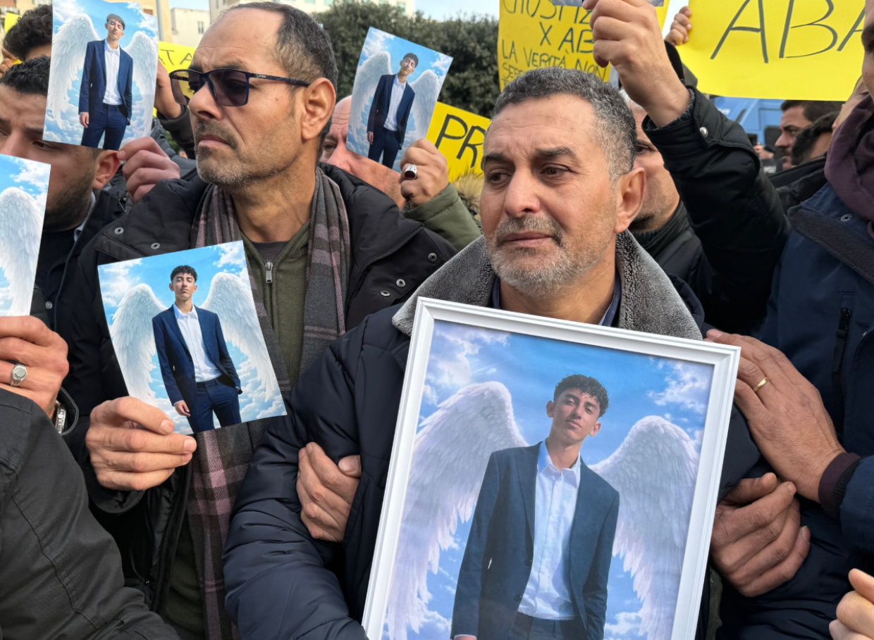 (In)sicurezza nelle scuole. Valditara: "Metal detector all'entrata". Ecco cosa ne pensa Torino