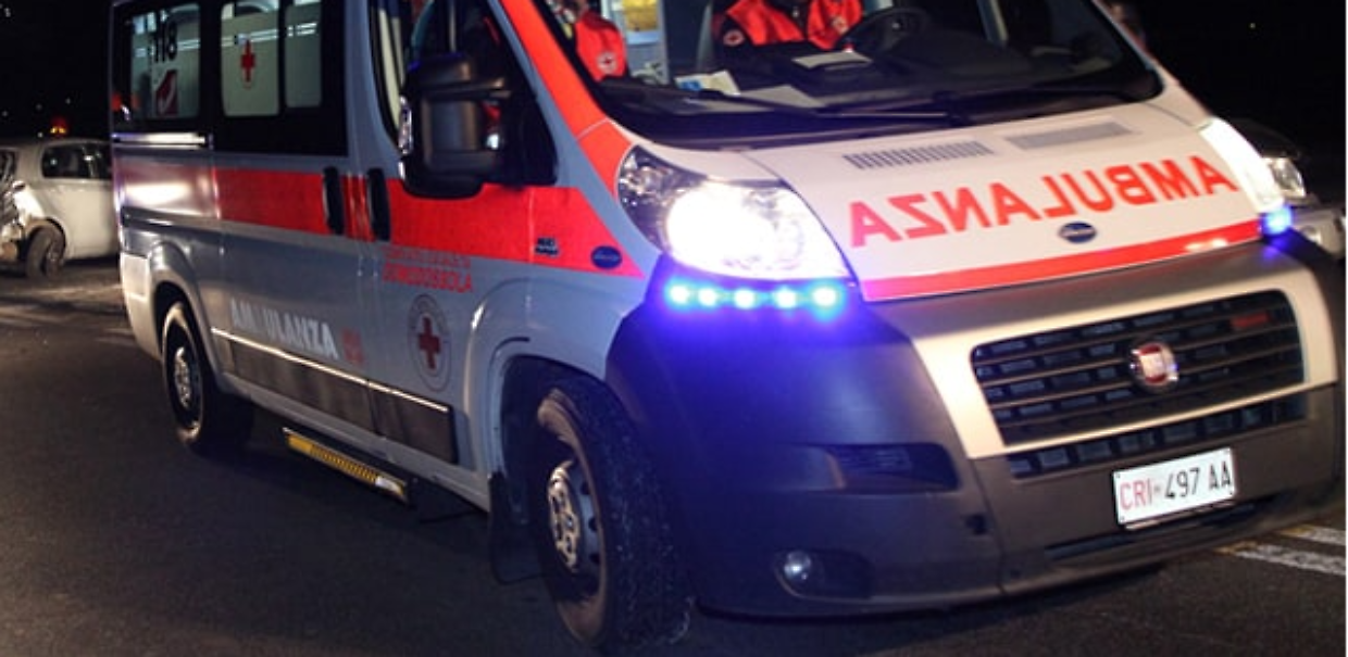 A4 Torino-Milano, incidente tra tre veicoli vicino a Settimo: sei feriti, furgone ribaltato