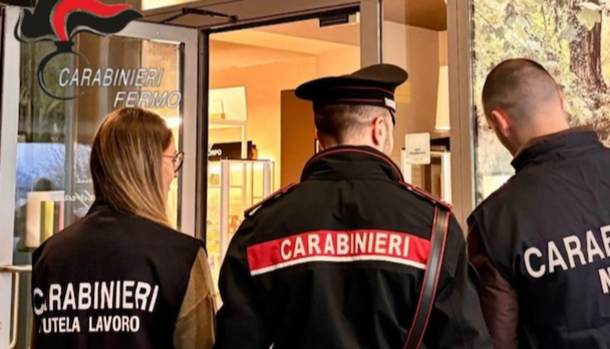 Blitz dei Carabinieri nel Cuneese: 150 kg di cibo scaduto e personale in nero