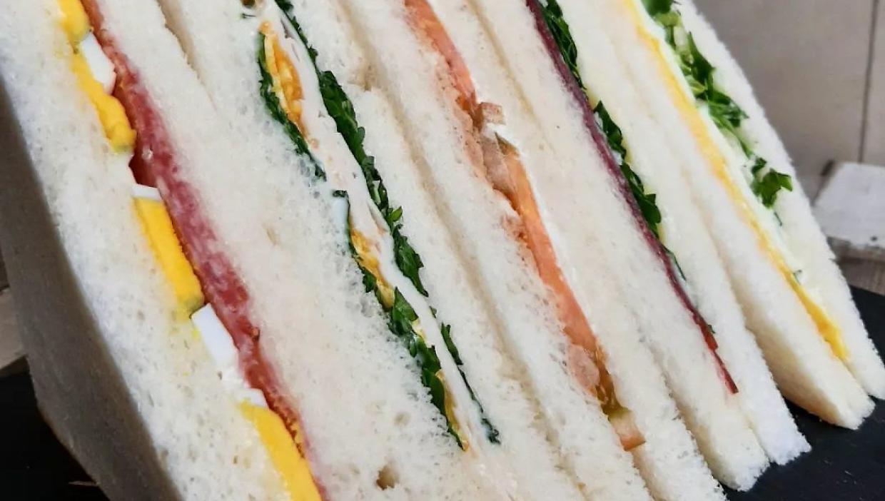 Torino, la patria del tramezzino, ecco la storia del &ldquo;paninetto&rdquo; e i cinque posti da non perdere