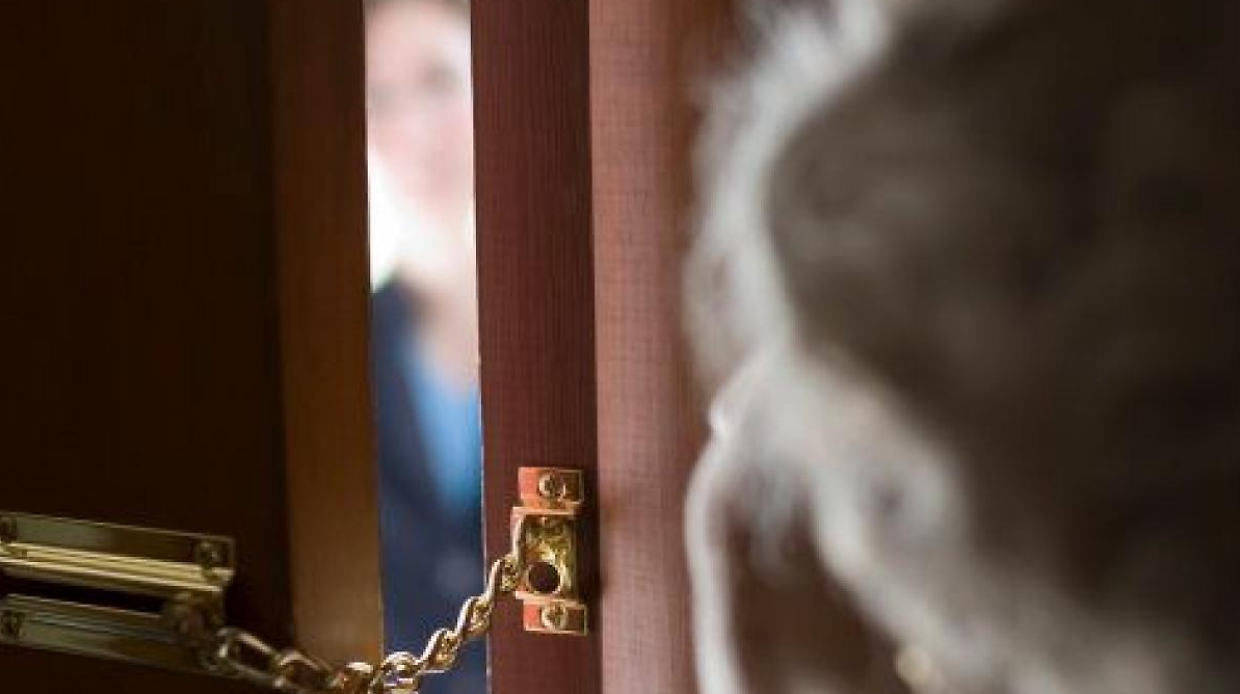 Farigliano, finti tecnici dell&rsquo;acquedotto bussano alle porte: l&rsquo;allarme del Comune