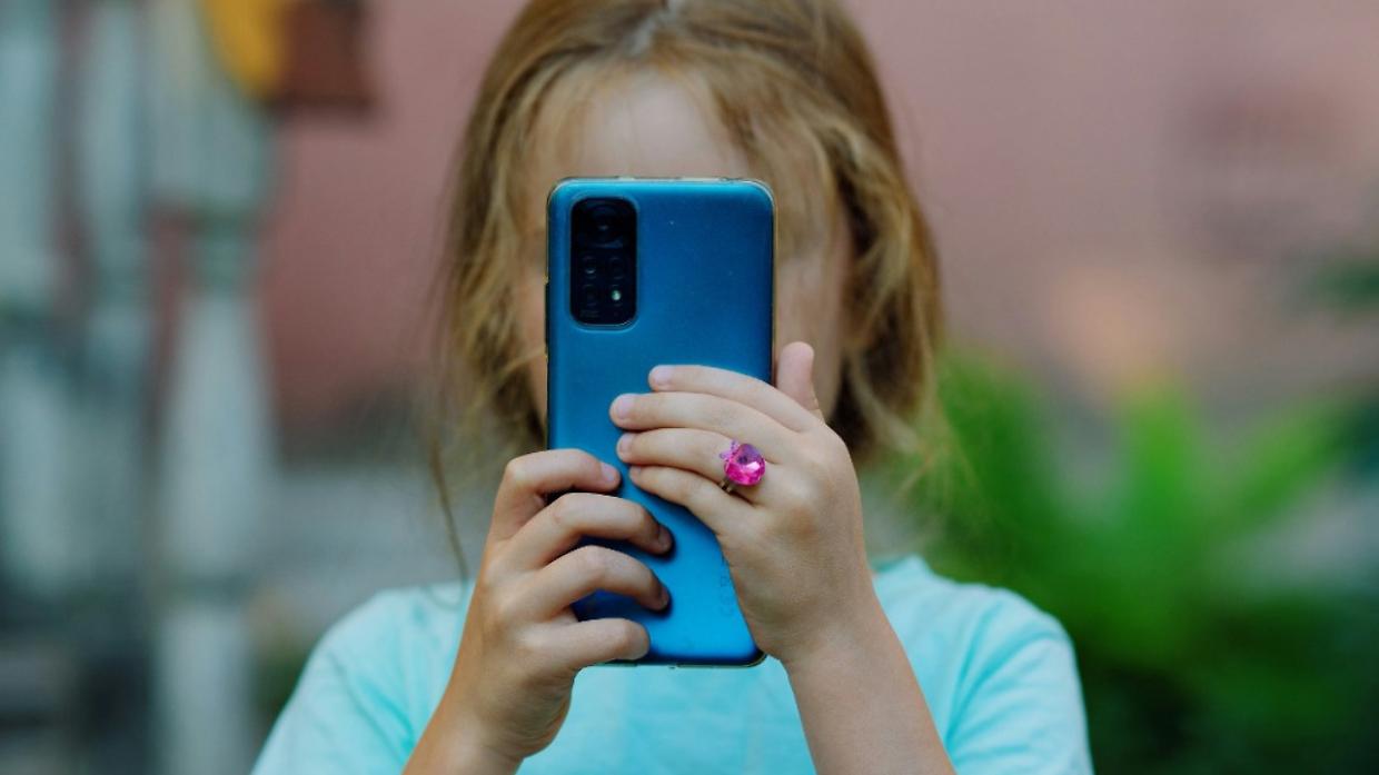 TikTok stringe sui minori di 13 anni: nuova verifica dell&rsquo;et&agrave; in arrivo in Europa