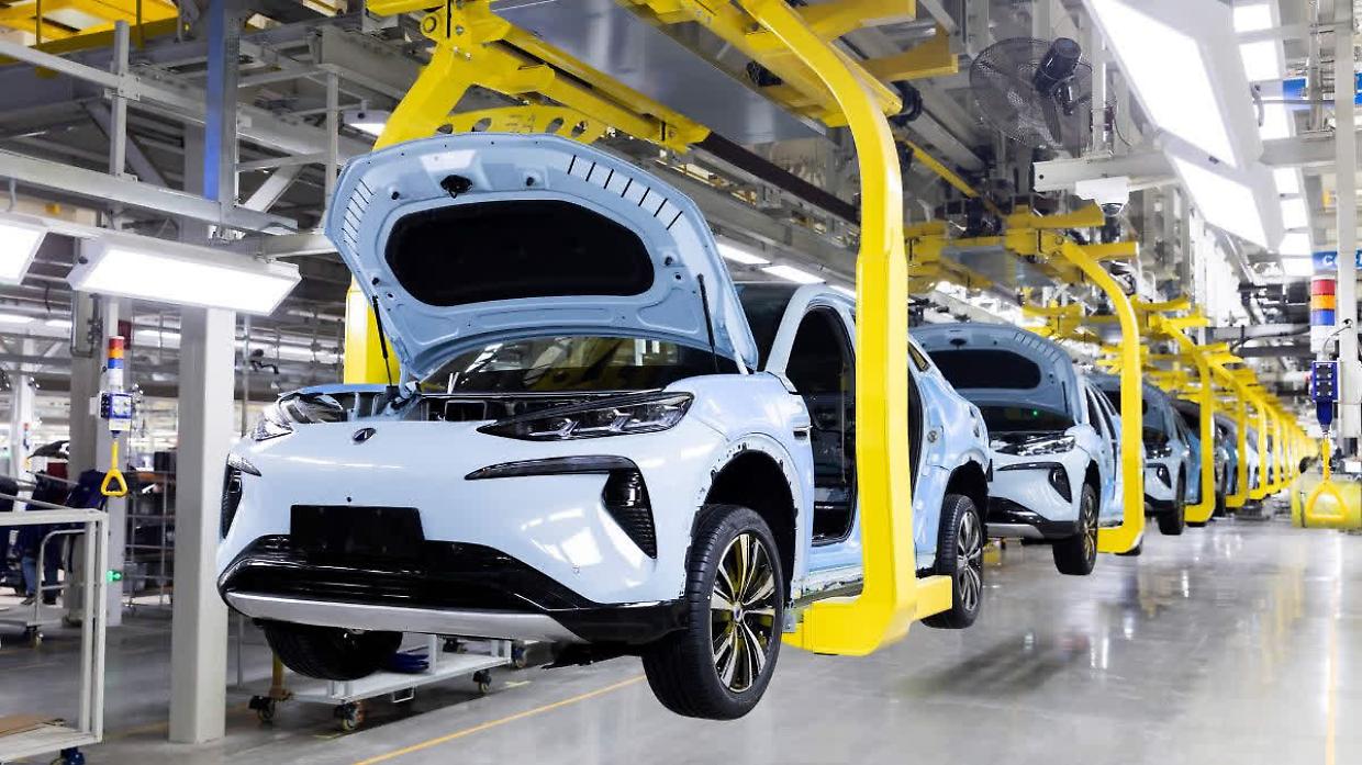 Auto cinesi, boom in Italia: un&rsquo;elettrica su cinque &egrave; cinese, cala la produzione domestica