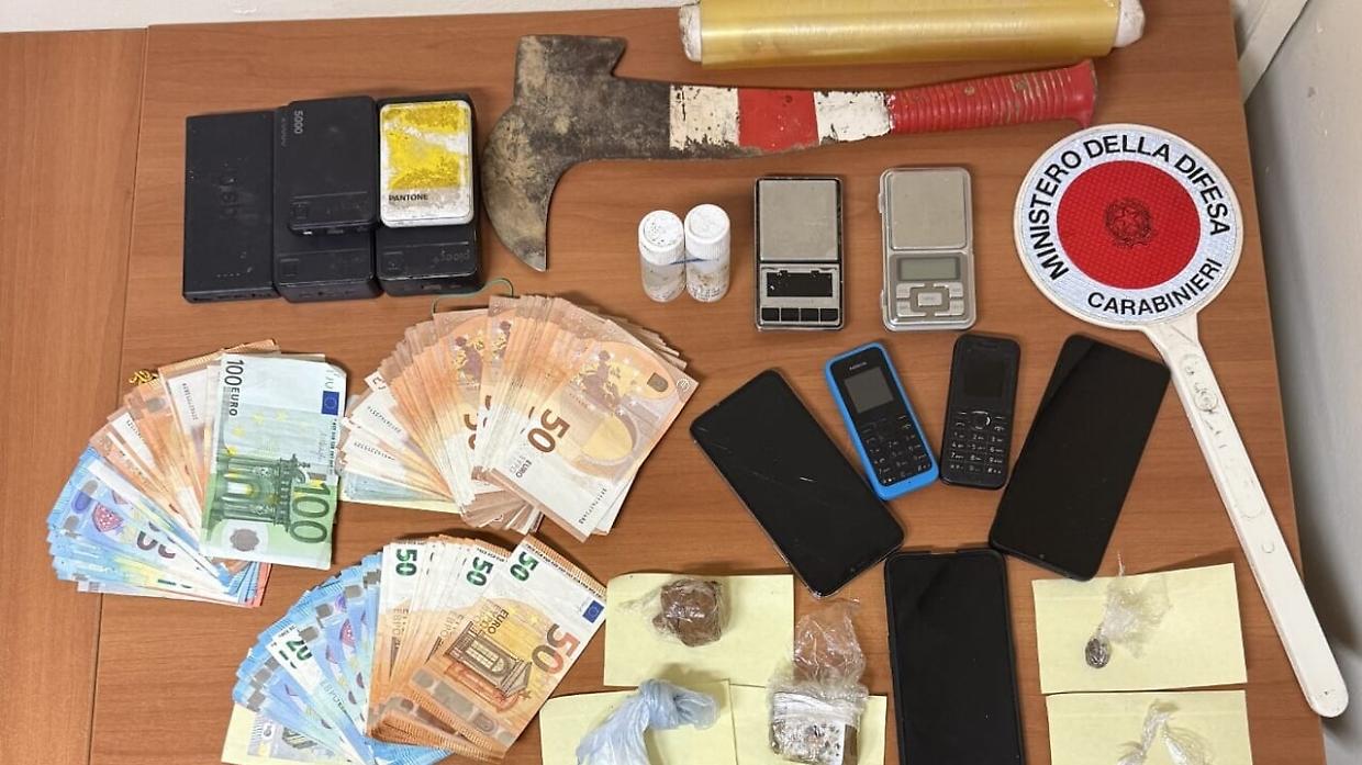 Blitz nei boschi, arrestato 37enne per spaccio di droga a Cavaglio d&rsquo;Agogna